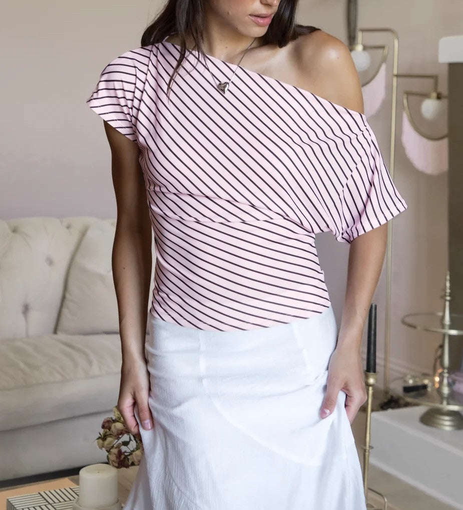 Blusa rayada asimétrica escote abierto manga corta con cintura fruncida