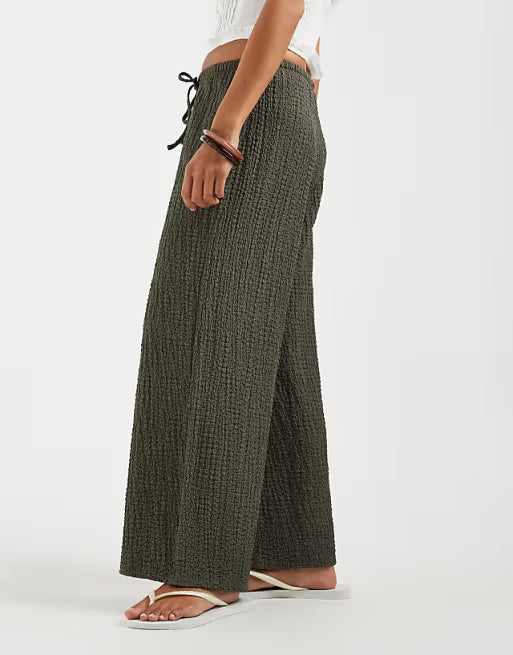 Pantalones anchos texturizados de talle alto cordón ajustable