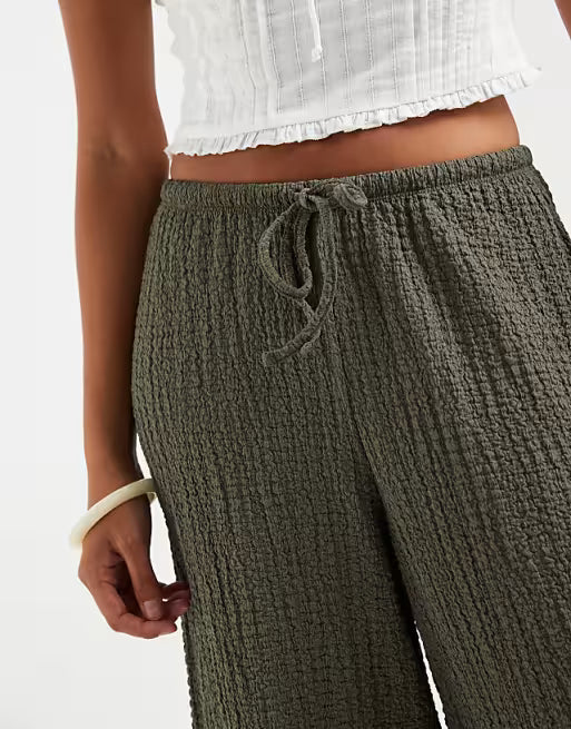 Pantalones anchos texturizados de talle alto cordón ajustable
