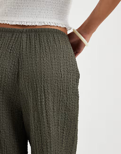 Pantalones anchos texturizados de talle alto cordón ajustable