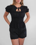 Camisa corta con mangas abullonadas y volantes